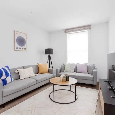 Modern House In South Kensington Apartment